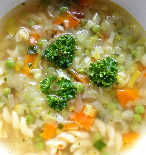 Nudelsuppe mit Gemüse