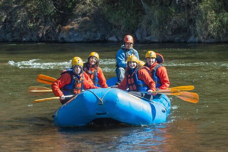 Kinder beim Rafting