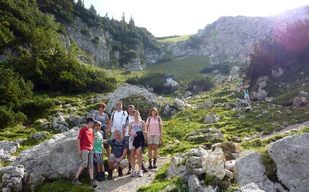 Familie beim Wandern