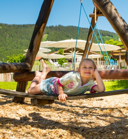 Mädchen am Spielplatz